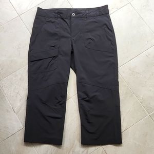 Nice dark gray Columbia cropped pants in excellent condition! 5 pockets!